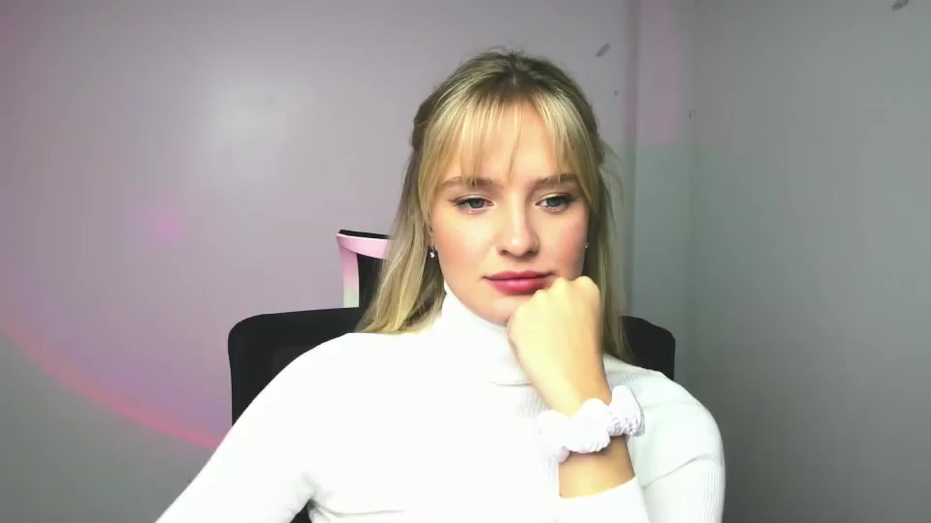 Gallery image thumbnail from Bella_amorere's myfreecams stream on, 11/24/2024, 14:23 image 2 of 20