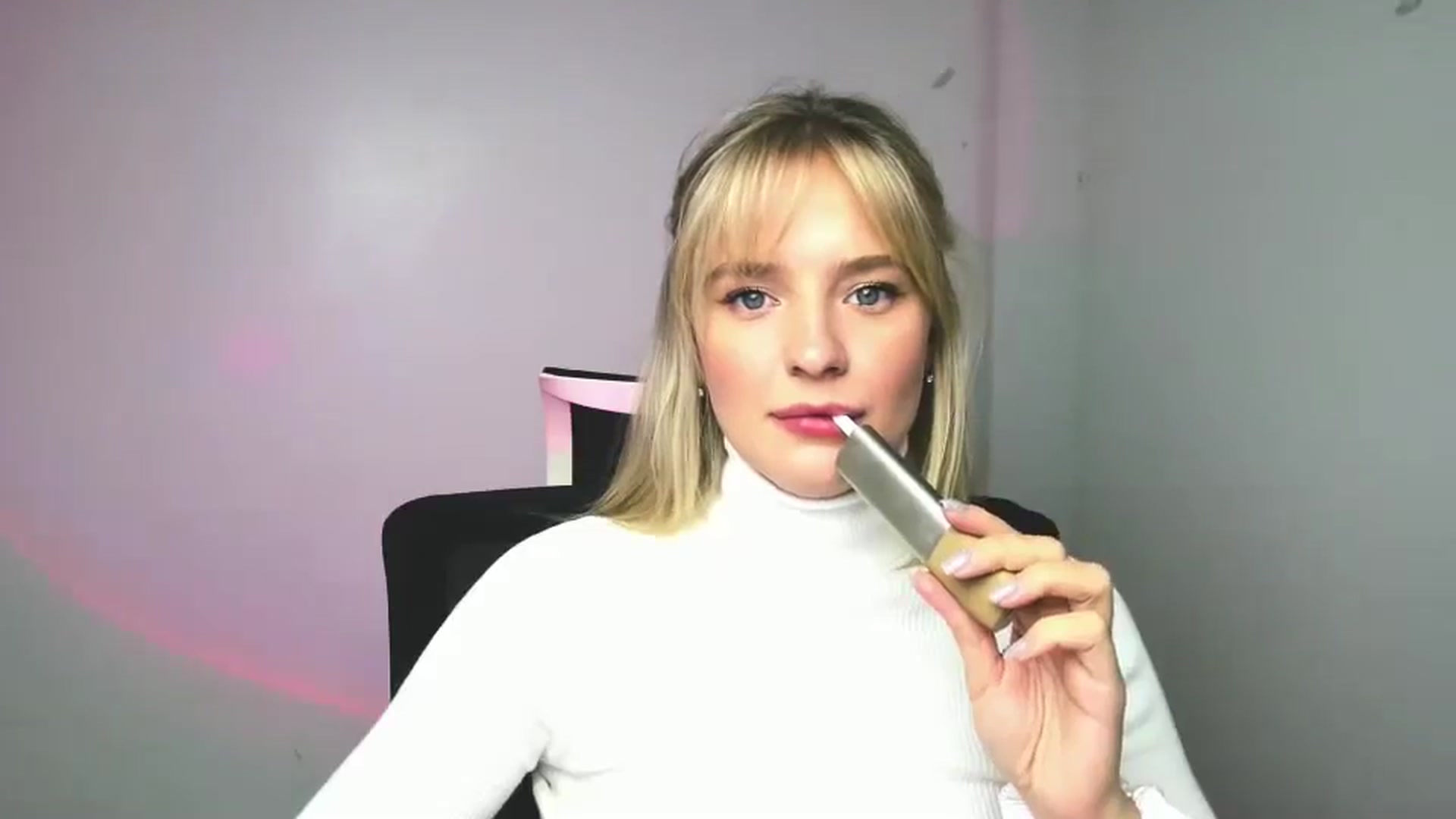 Gallery image thumbnail from Bella_amorere's myfreecams stream on, 11/24/2024, 14:23 image 10 of 20
