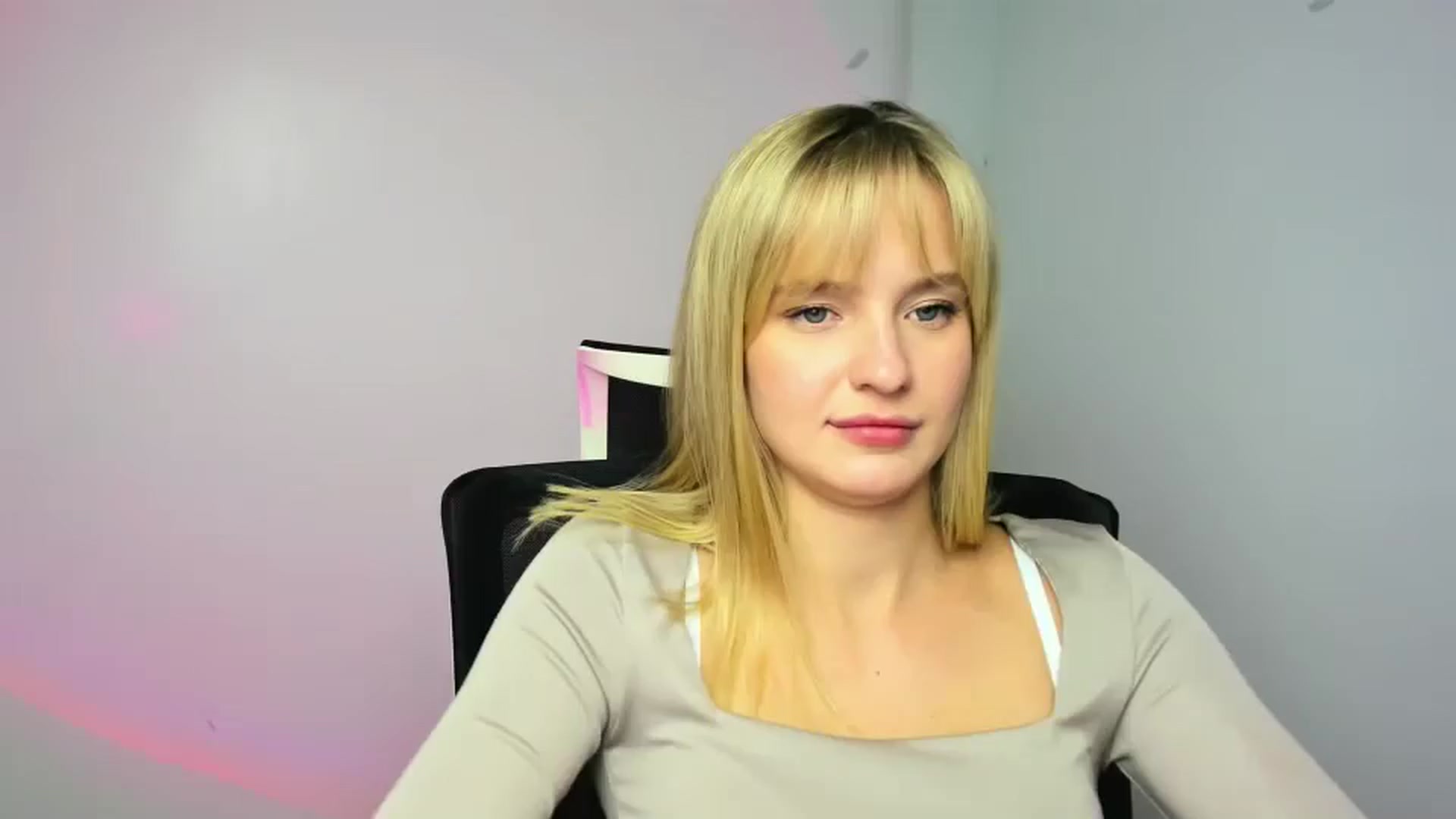 Gallery image thumbnail from Bella_amorere's myfreecams stream on, 11/27/2024, 14:48 image 12 of 20