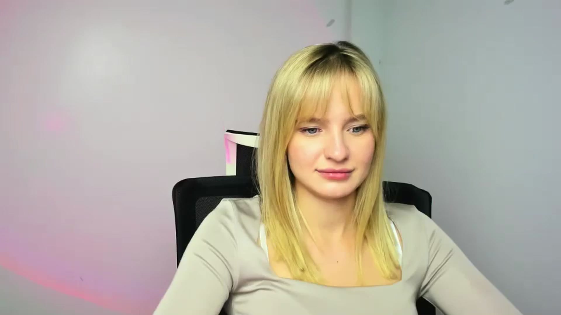 Gallery image thumbnail from Bella_amorere's myfreecams stream on, 11/27/2024, 14:48 image 15 of 20