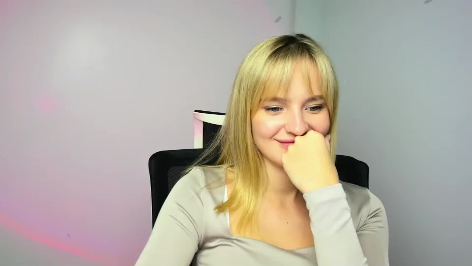 Gallery image thumbnail from Bella_amorere's myfreecams stream on, 11/27/2024, 14:48 image 13 of 20