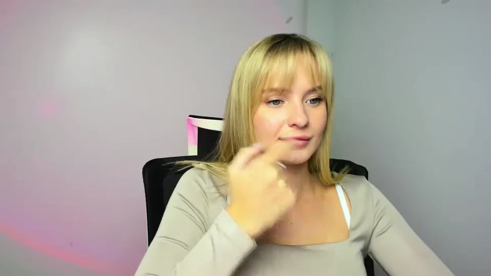 Gallery image thumbnail from Bella_amorere's myfreecams stream on, 11/27/2024, 14:48 image 5 of 20