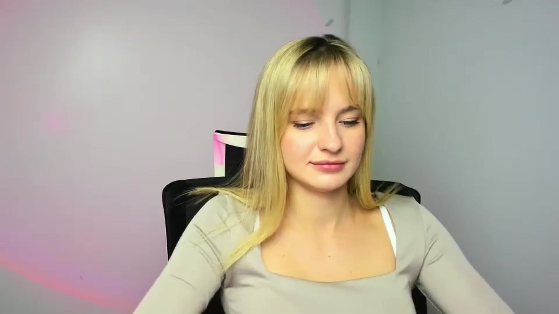 Gallery image thumbnail from Bella_amorere's myfreecams stream on, 11/27/2024, 14:48 image 4 of 20