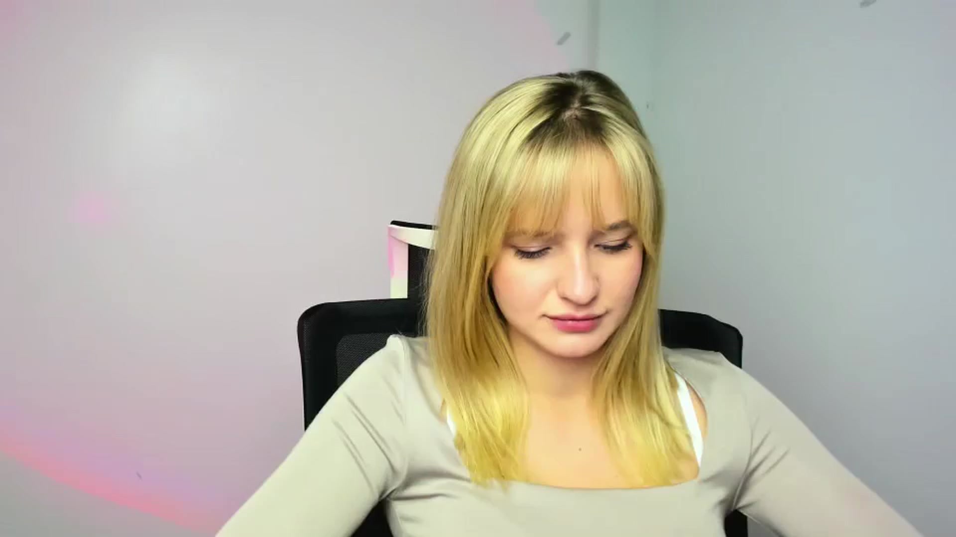 Gallery image thumbnail from Bella_amorere's myfreecams stream on, 11/27/2024, 14:48 image 20 of 20