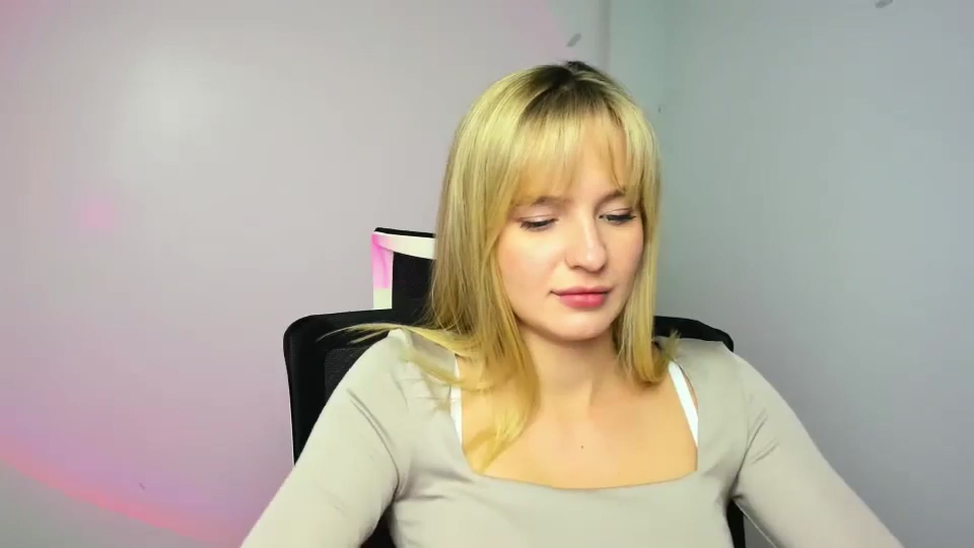 Gallery image thumbnail from Bella_amorere's myfreecams stream on, 11/27/2024, 14:48 image 7 of 20