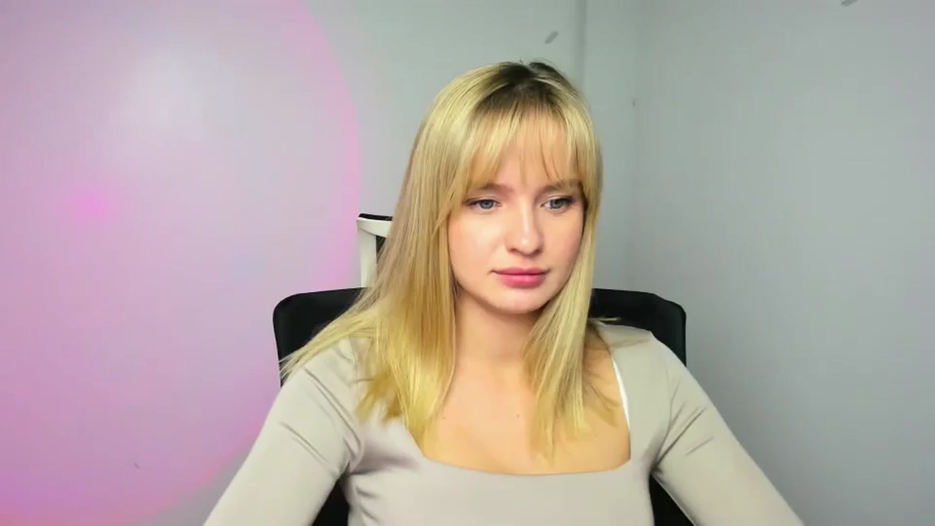 Gallery image thumbnail from Bella_amorere's myfreecams stream on, 11/27/2024, 17:17 image 5 of 20
