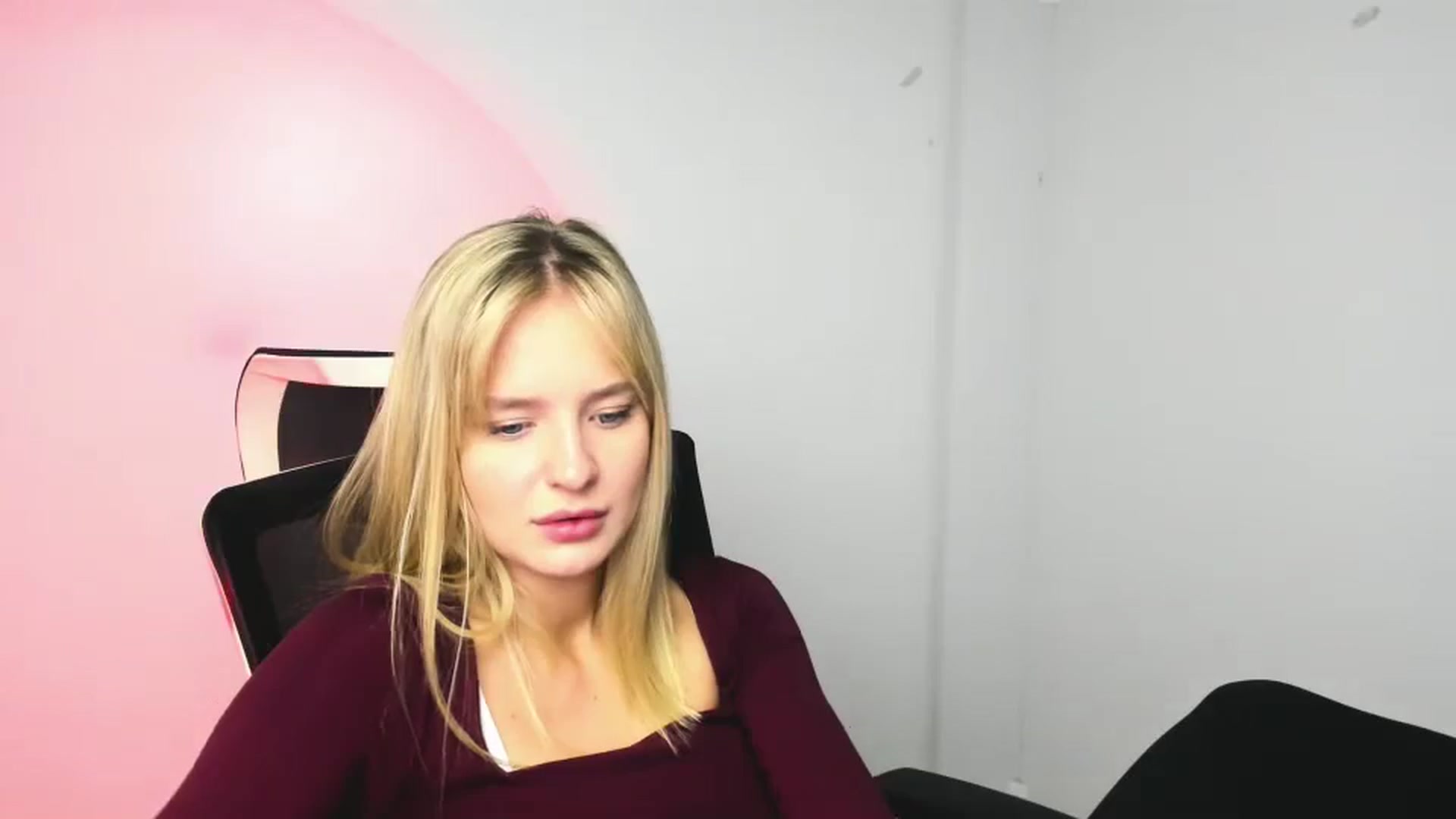 Gallery image thumbnail from Bella_amorere's myfreecams stream on, 11/30/2024, 14:06 image 15 of 20