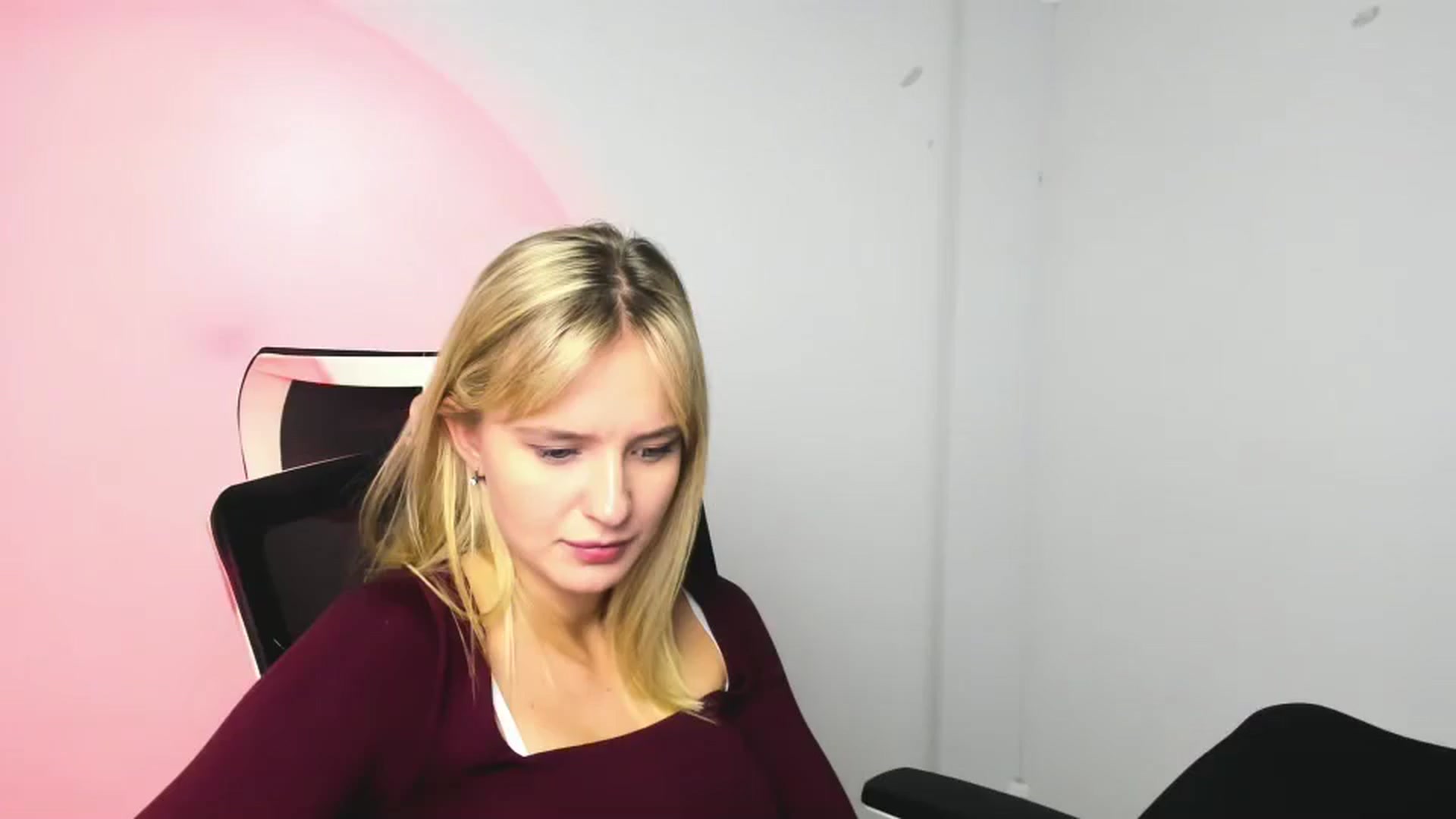Gallery image thumbnail from Bella_amorere's myfreecams stream on, 11/30/2024, 14:06 image 16 of 20