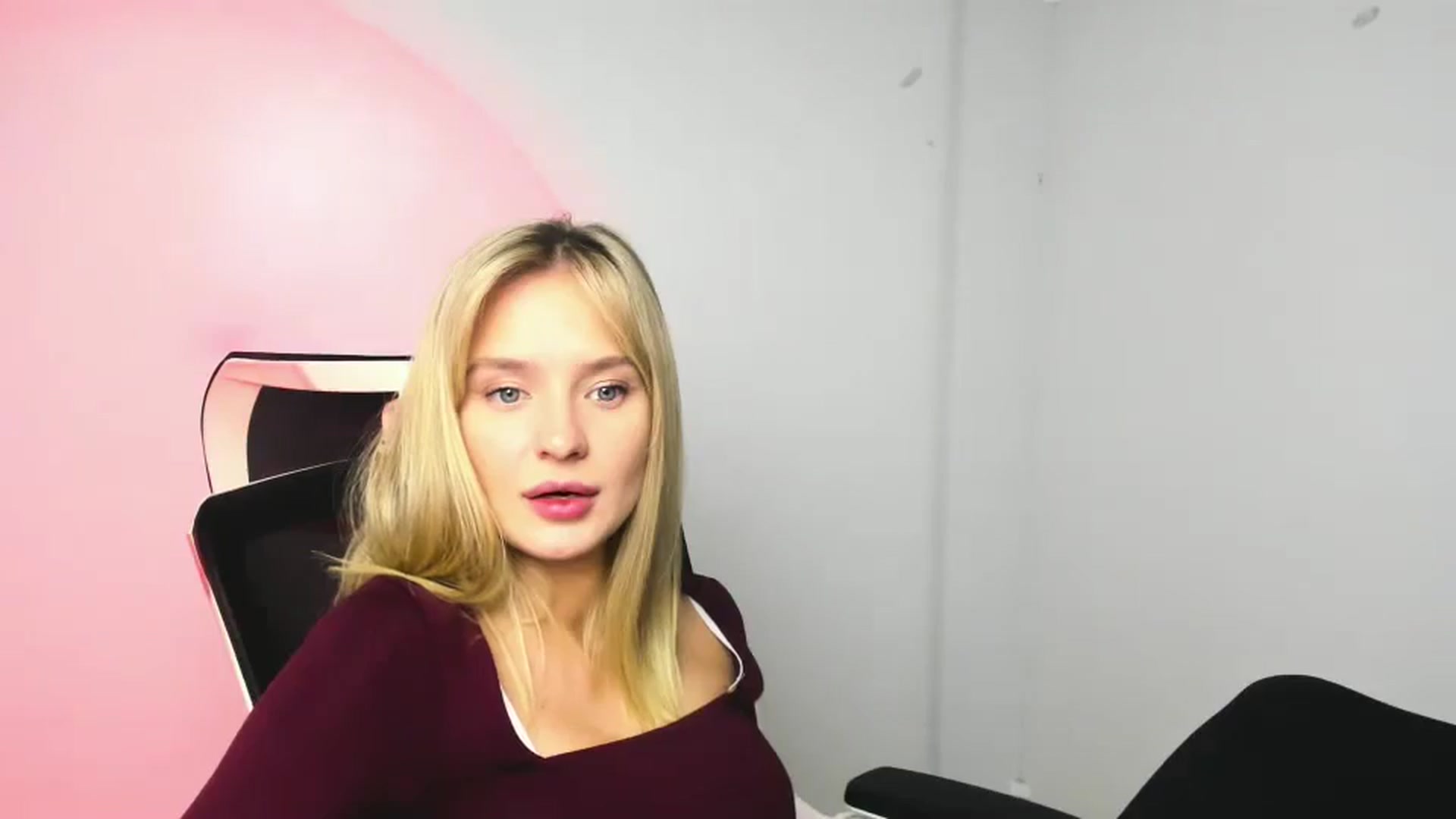 Gallery image thumbnail from Bella_amorere's myfreecams stream on, 11/30/2024, 14:06 image 9 of 20