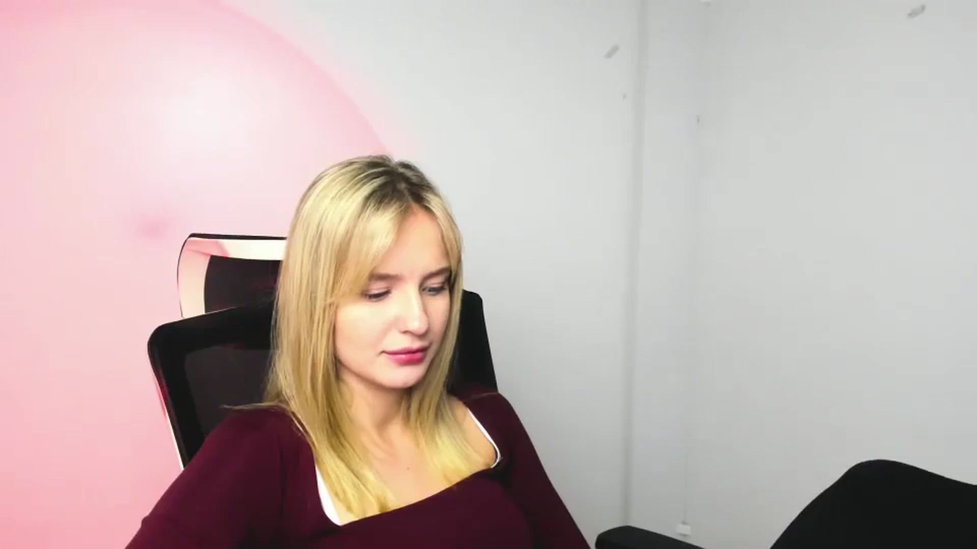 Gallery image thumbnail from Bella_amorere's myfreecams stream on, 11/30/2024, 14:06 image 4 of 20