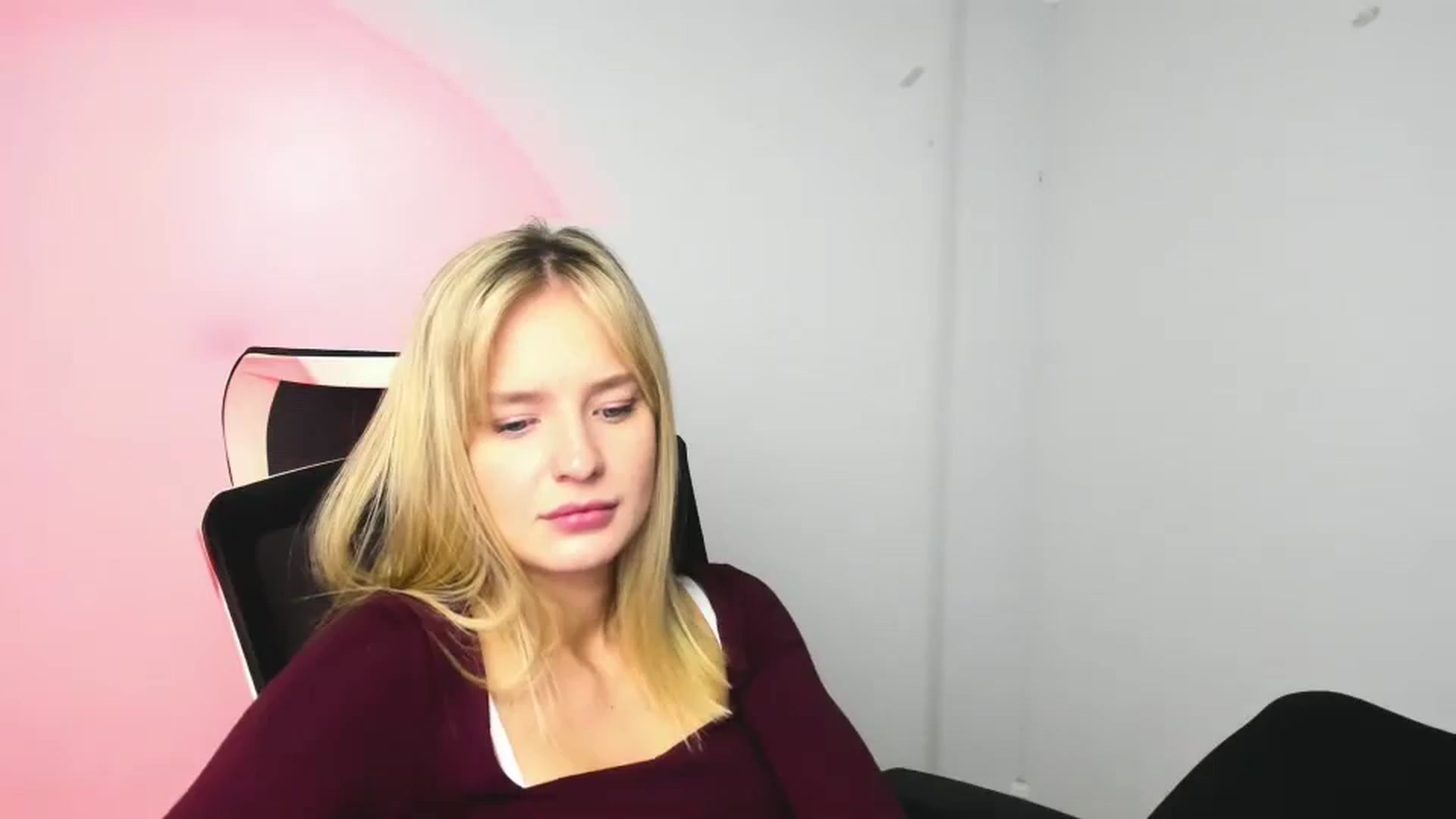 Gallery image thumbnail from Bella_amorere's myfreecams stream on, 11/30/2024, 14:06 image 14 of 20