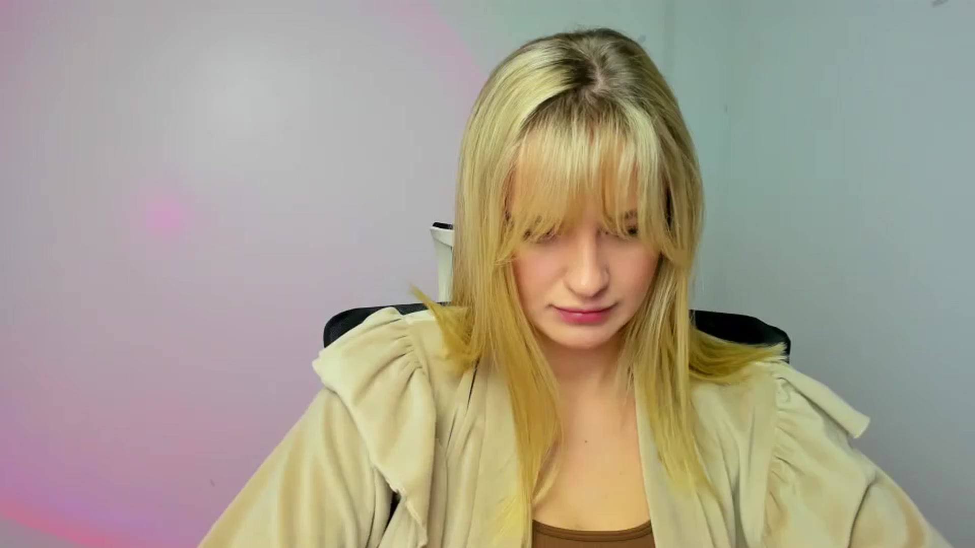 Gallery image thumbnail from Bella_amorere's myfreecams stream on, 12/06/2024, 13:27 image 12 of 20