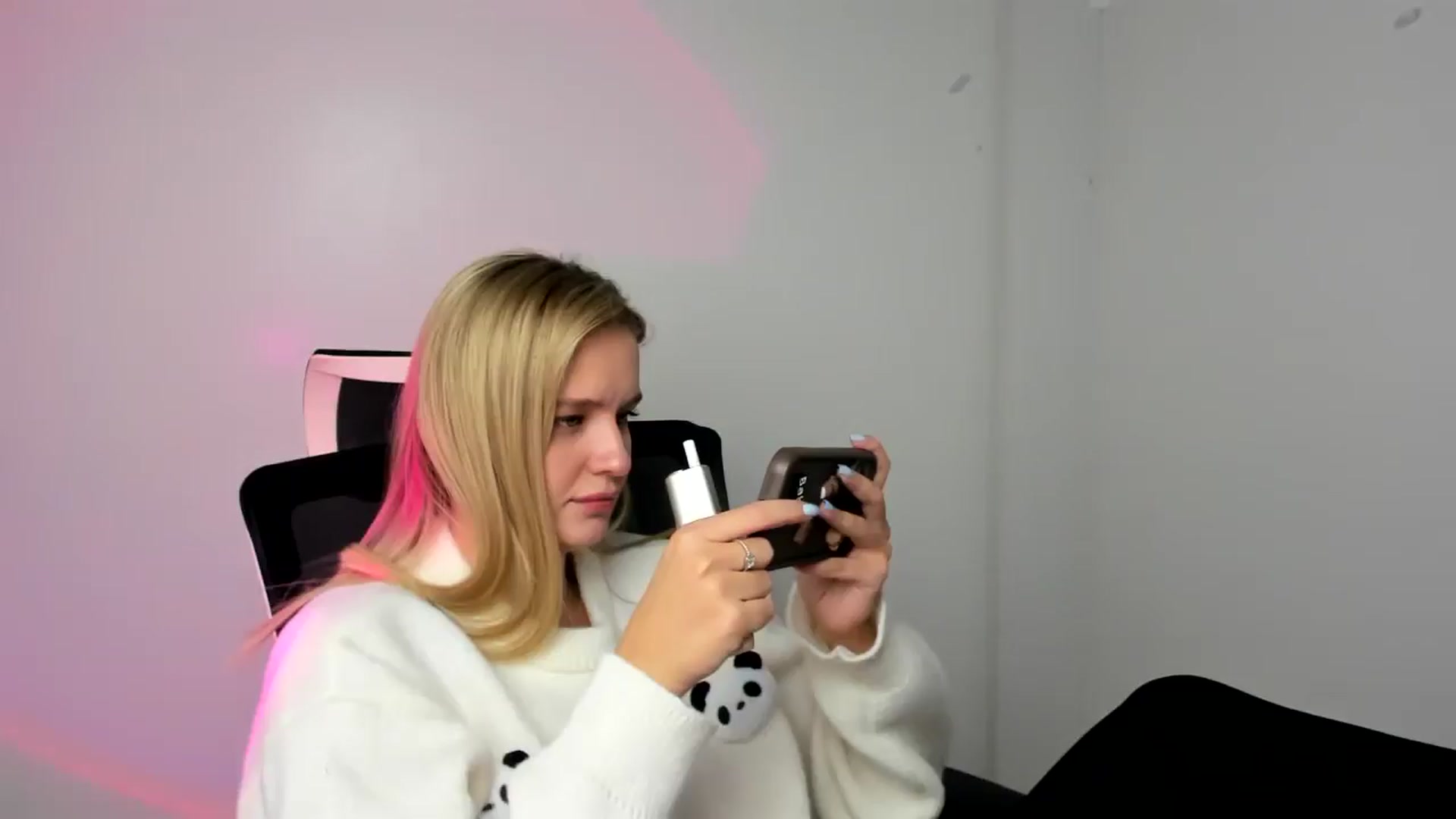 Gallery image thumbnail from Bella_amorere's myfreecams stream on, 12/07/2024, 10:37 image 12 of 20