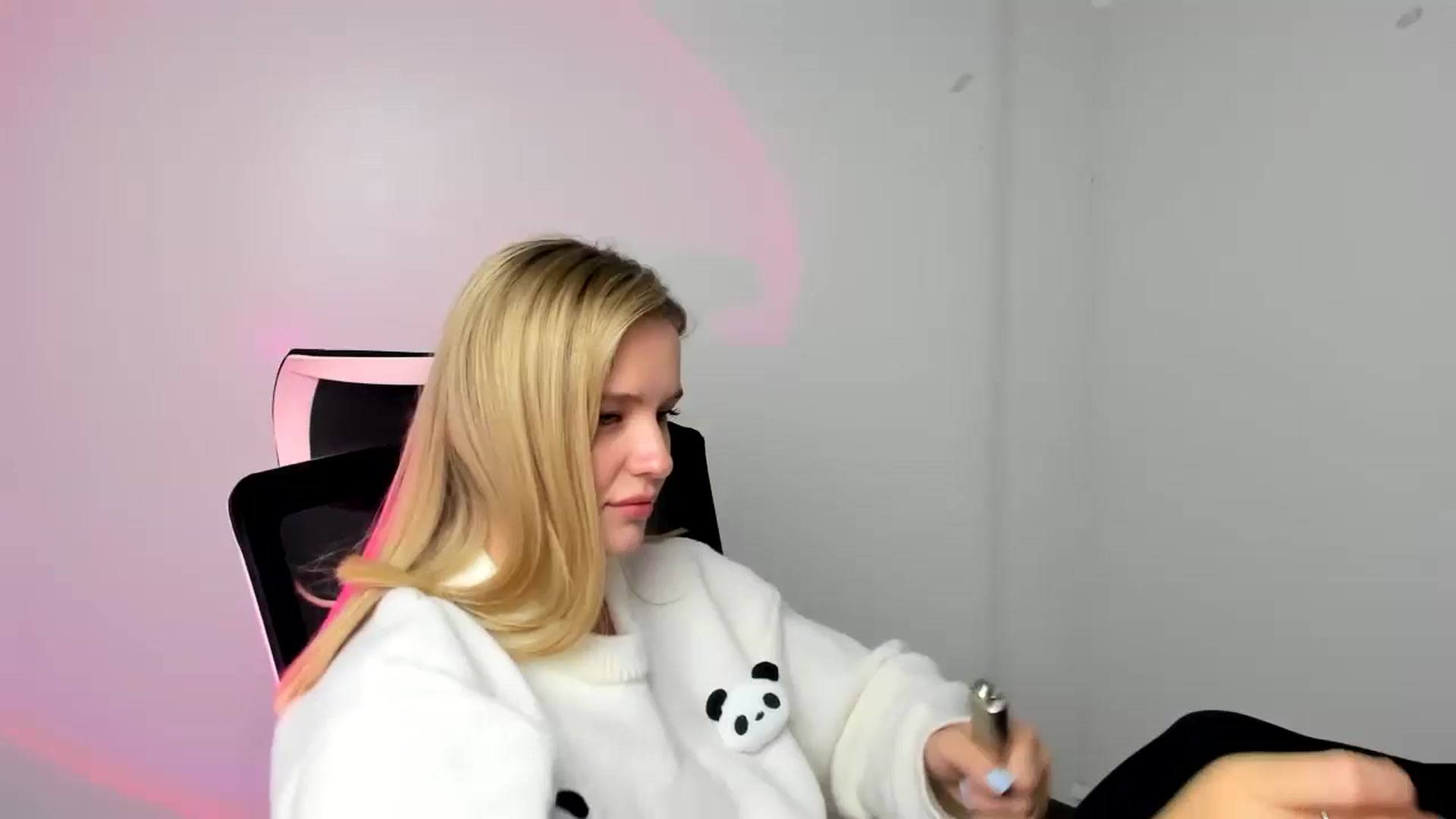 Gallery image thumbnail from Bella_amorere's myfreecams stream on, 12/07/2024, 10:37 image 9 of 20