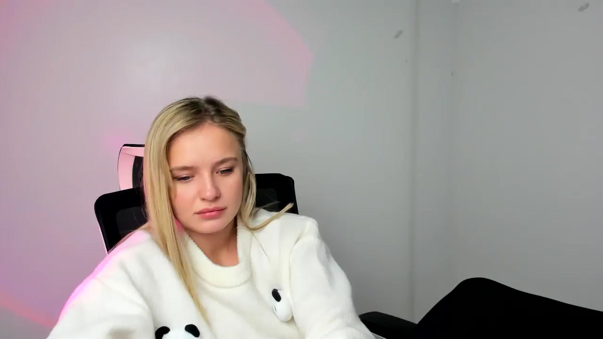 Gallery image thumbnail from Bella_amorere's myfreecams stream on, 12/07/2024, 10:37 image 16 of 20