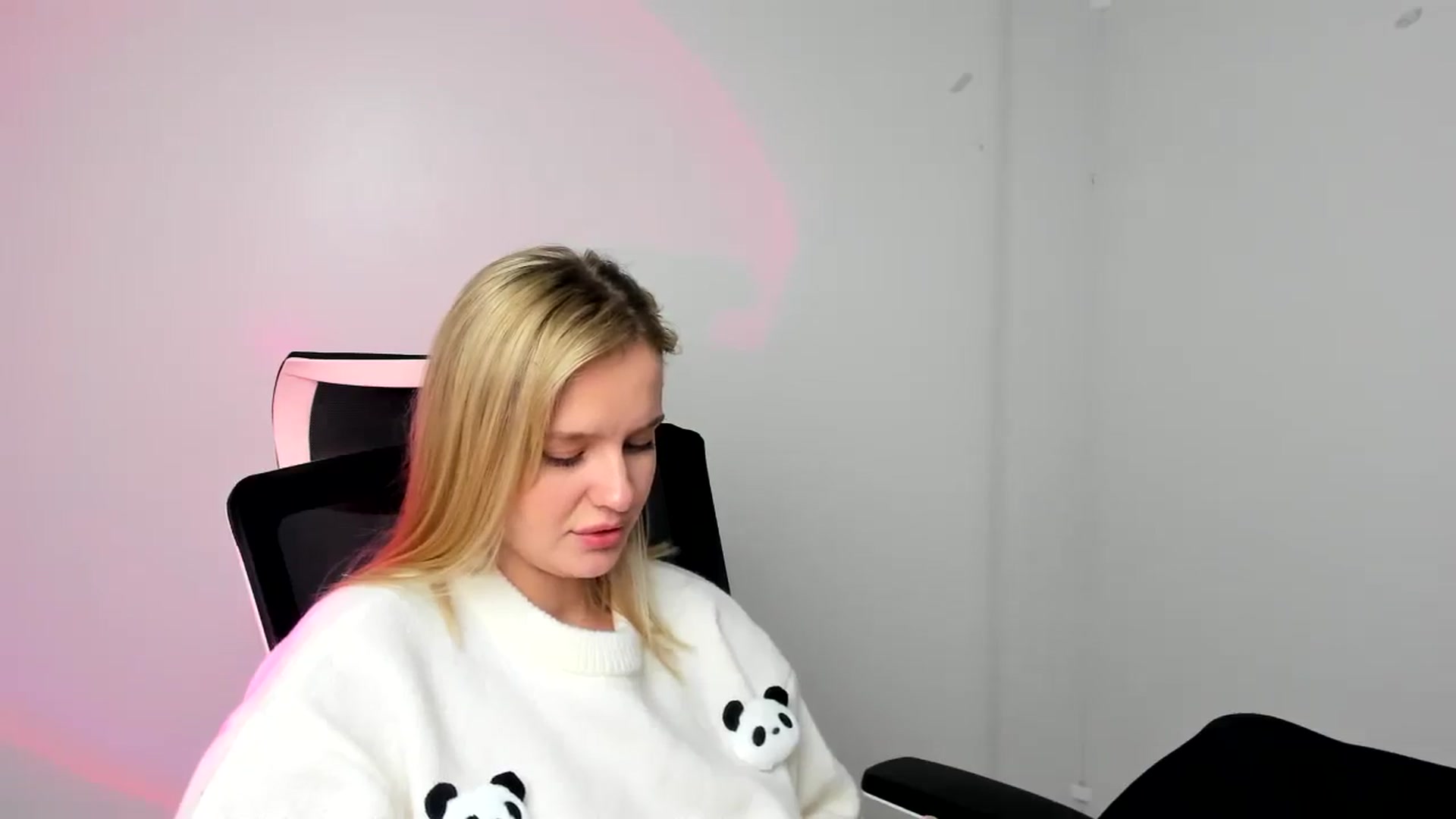 Gallery image thumbnail from Bella_amorere's myfreecams stream on, 12/07/2024, 10:37 image 3 of 20