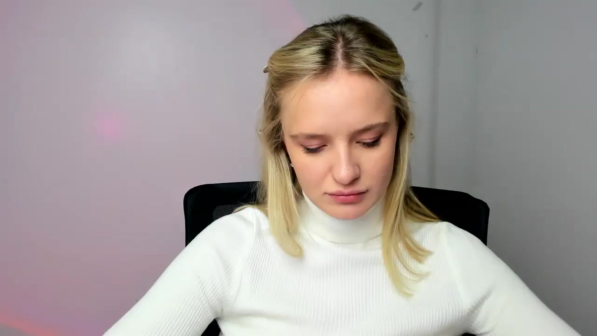 Gallery image thumbnail from Bella_amorere's myfreecams stream on, 12/08/2024, 13:23 image 8 of 20