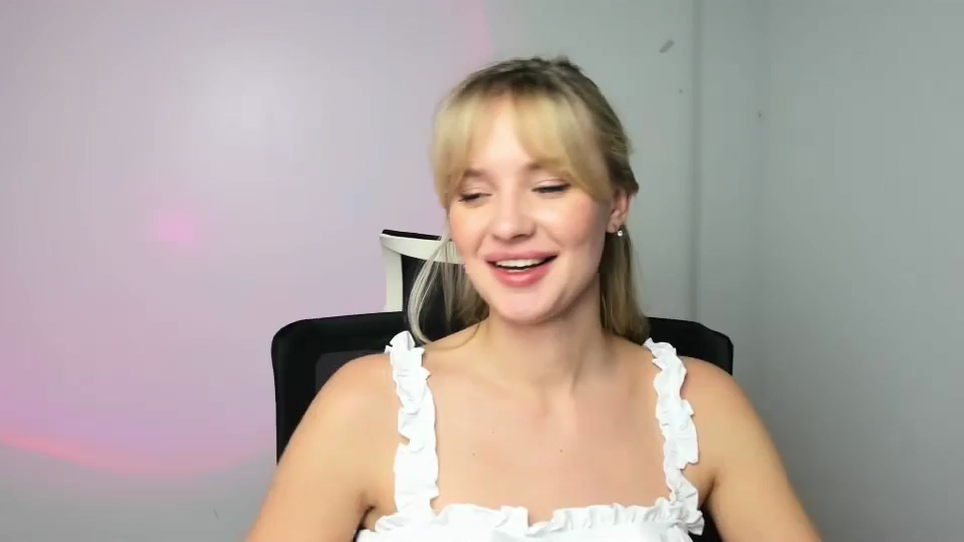 Gallery image thumbnail from Bella_amorere's myfreecams stream on, 12/09/2024, 17:15 image 4 of 20