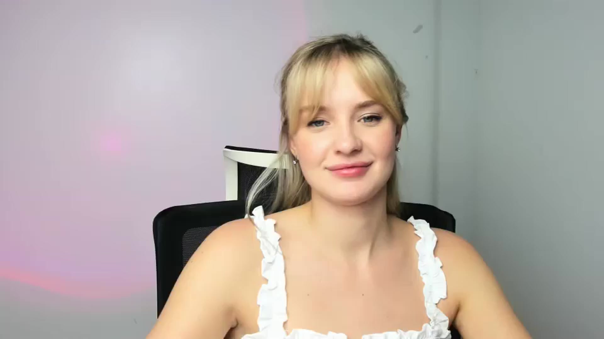 Gallery image thumbnail from Bella_amorere's myfreecams stream on, 12/09/2024, 17:15 image 6 of 20
