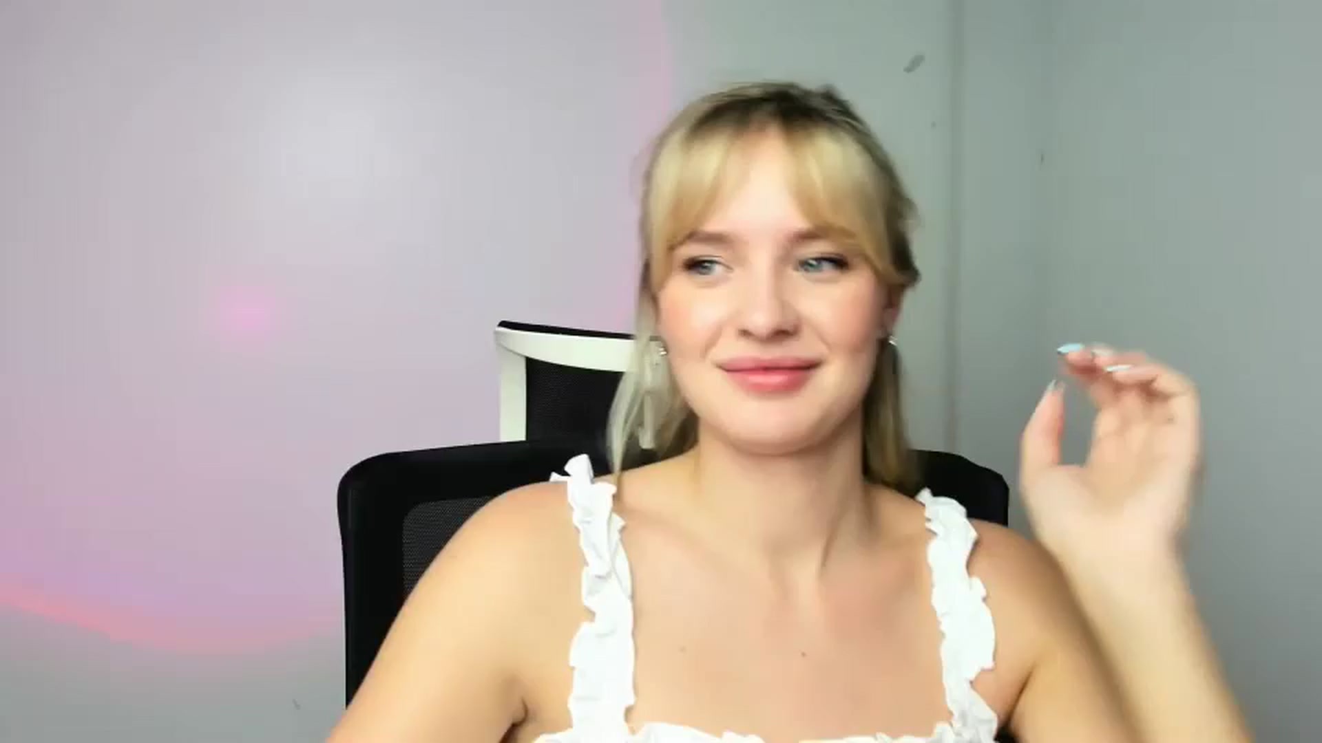 Gallery image thumbnail from Bella_amorere's myfreecams stream on, 12/09/2024, 17:15 image 7 of 20