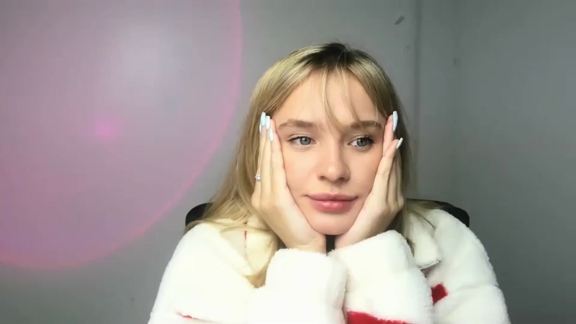 Gallery image thumbnail from Bella_amorere's myfreecams stream on, 12/12/2024, 06:49 image 11 of 20
