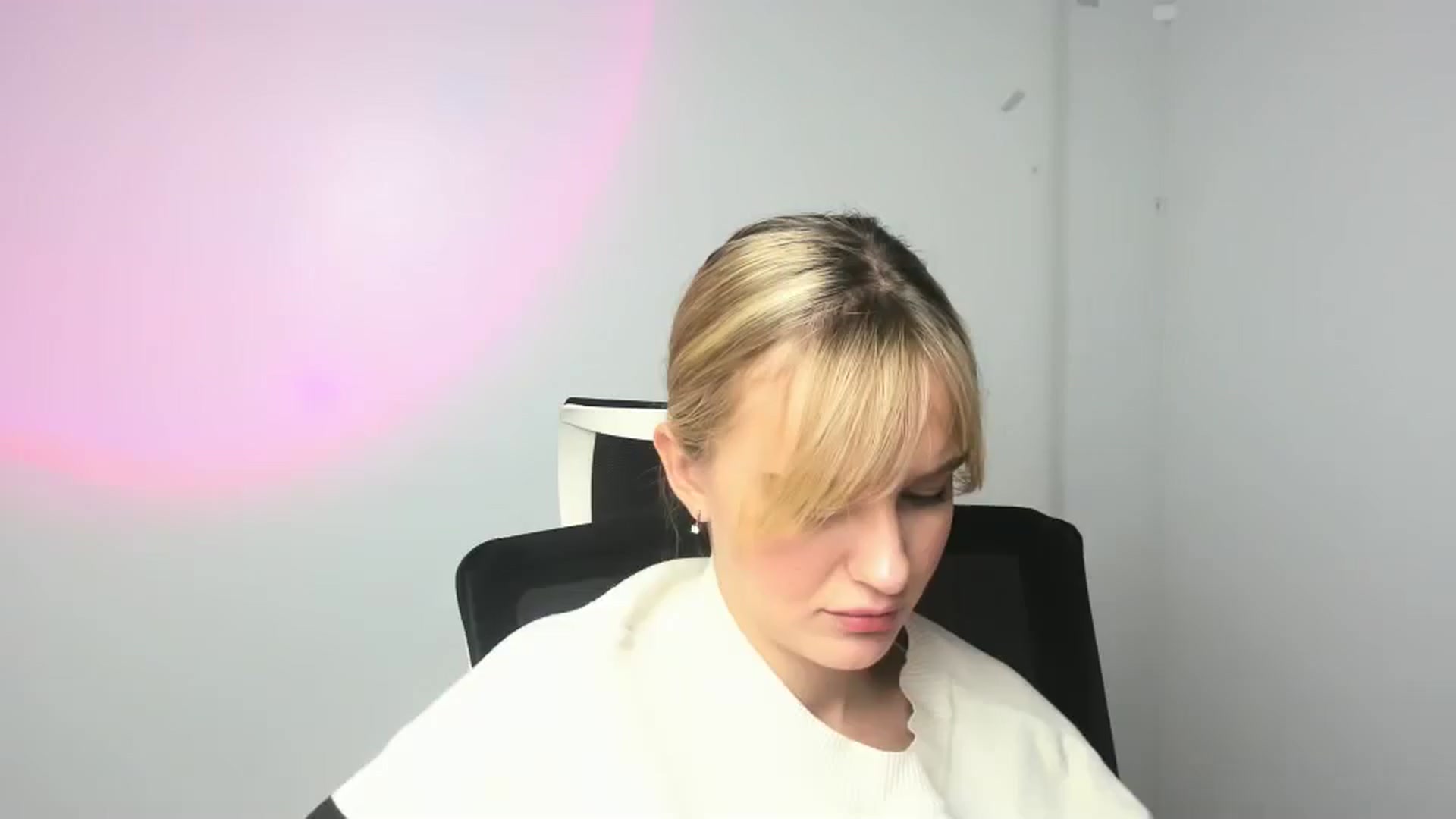 Gallery image thumbnail from Bella_amorere's myfreecams stream on, 12/15/2024, 13:58 image 1 of 20
