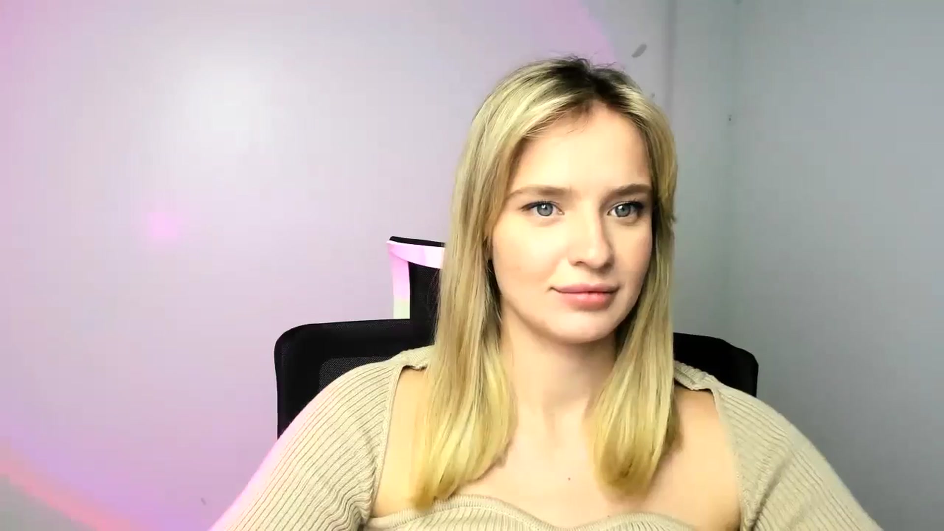 Gallery image thumbnail from Bella_amorere's myfreecams stream on, 12/18/2024, 14:47 image 6 of 20