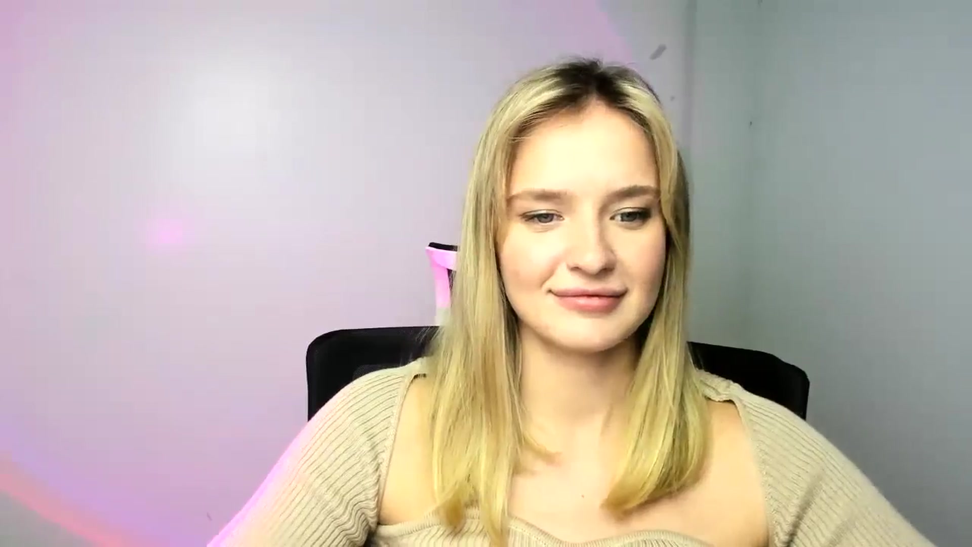 Gallery image thumbnail from Bella_amorere's myfreecams stream on, 12/18/2024, 14:47 image 13 of 20