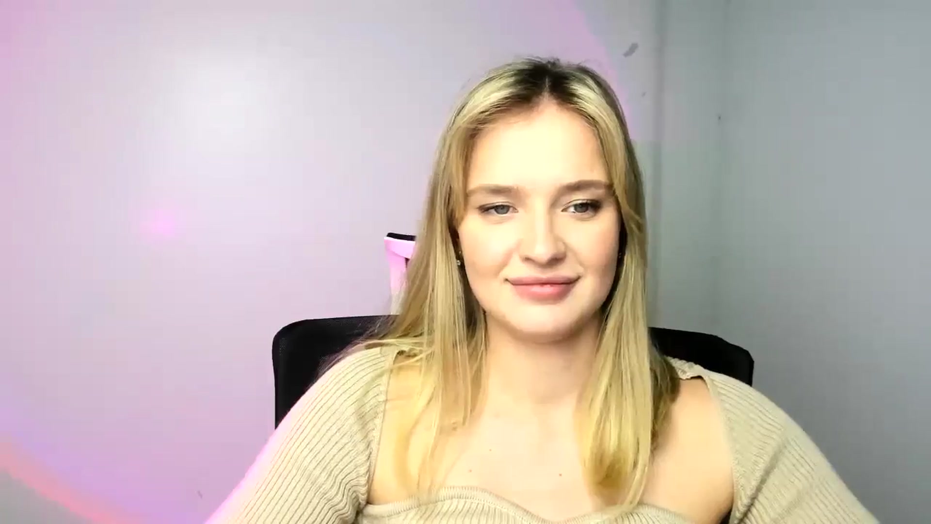 Gallery image thumbnail from Bella_amorere's myfreecams stream on, 12/18/2024, 14:47 image 8 of 20