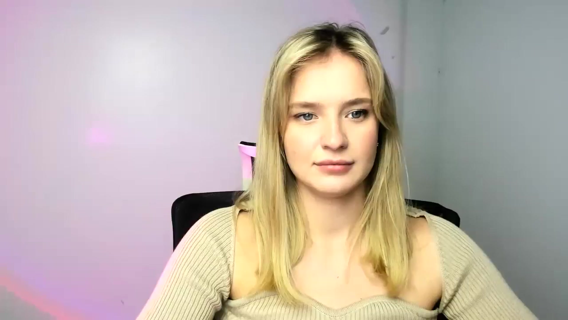Gallery image thumbnail from Bella_amorere's myfreecams stream on, 12/18/2024, 14:47 image 1 of 20