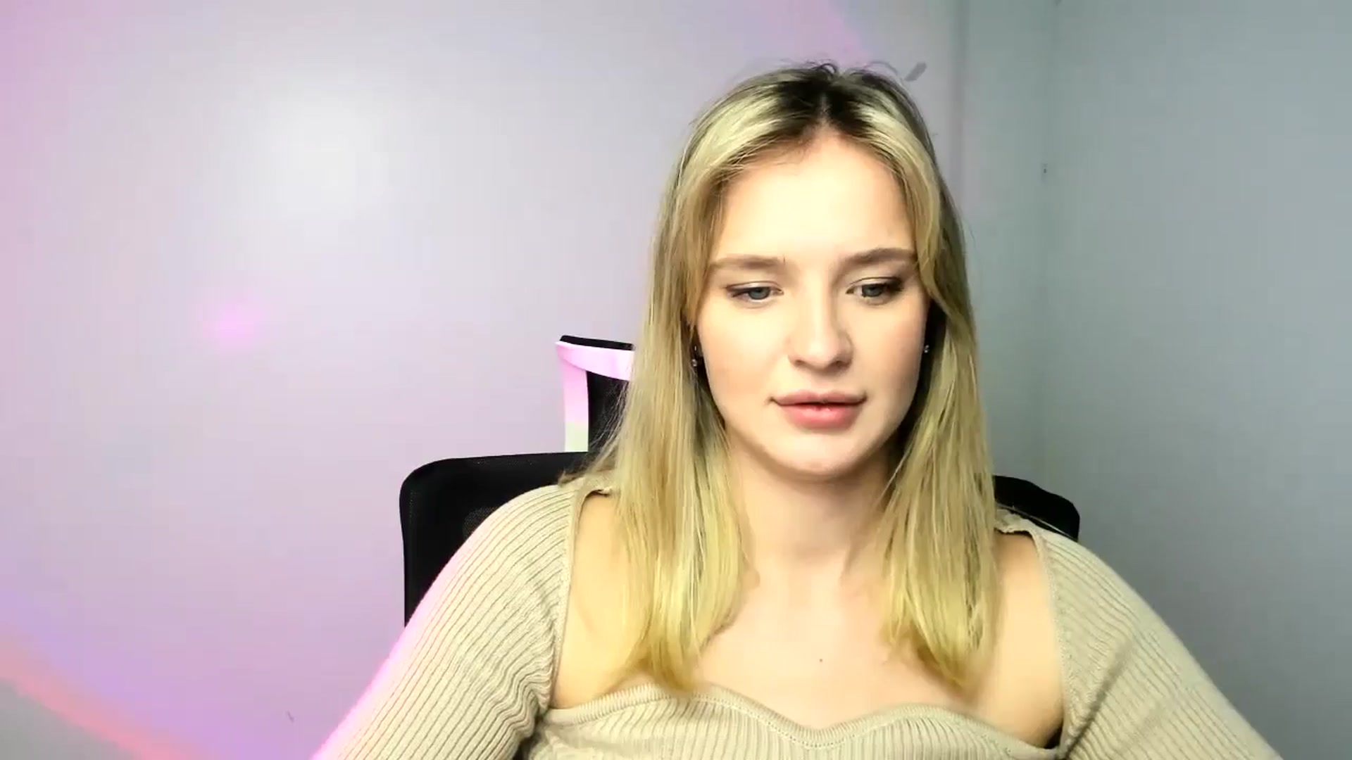 Gallery image thumbnail from Bella_amorere's myfreecams stream on, 12/18/2024, 14:47 image 2 of 20