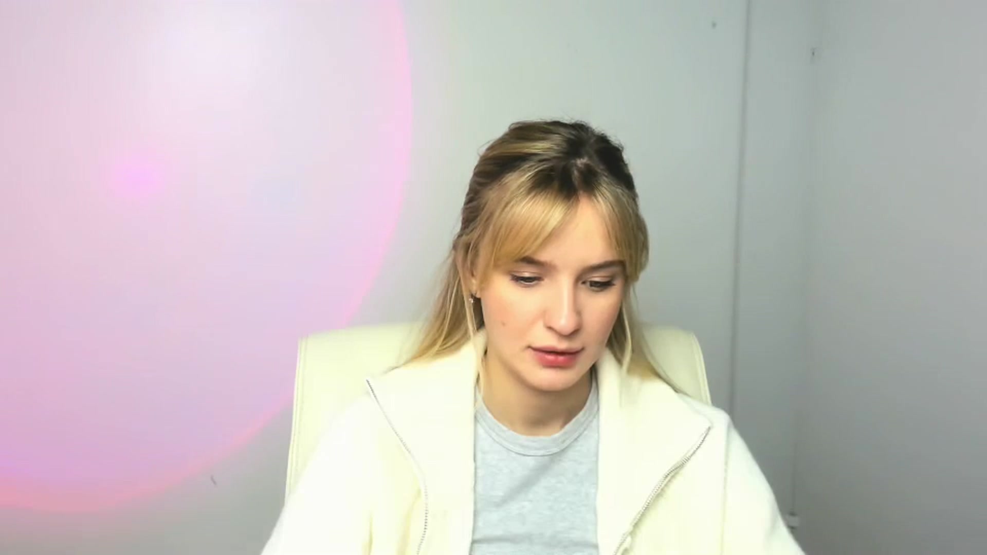 Gallery image thumbnail from Bella_amorere's myfreecams stream on, 12/19/2024, 14:47 image 9 of 20