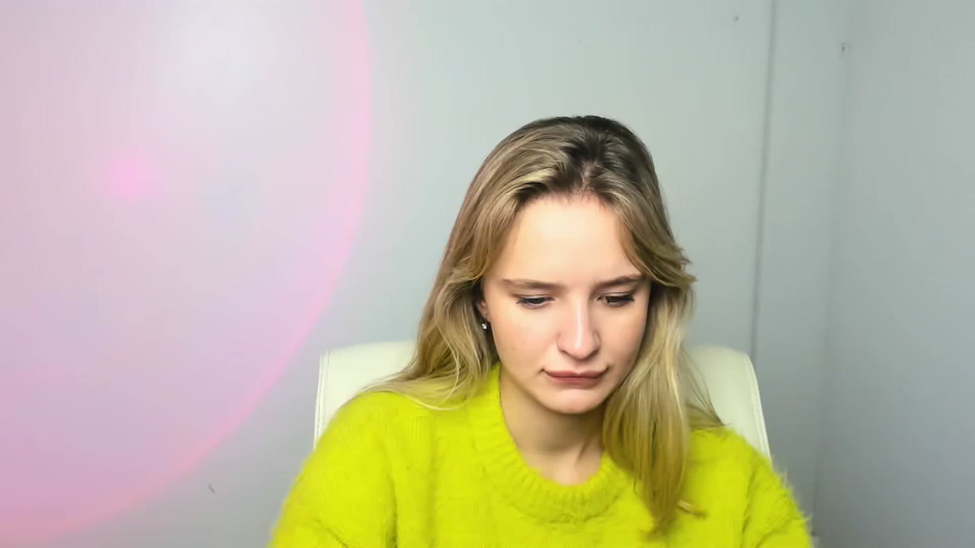 Gallery image thumbnail from Bella_amorere's myfreecams stream on, 12/25/2024, 11:09 image 13 of 20
