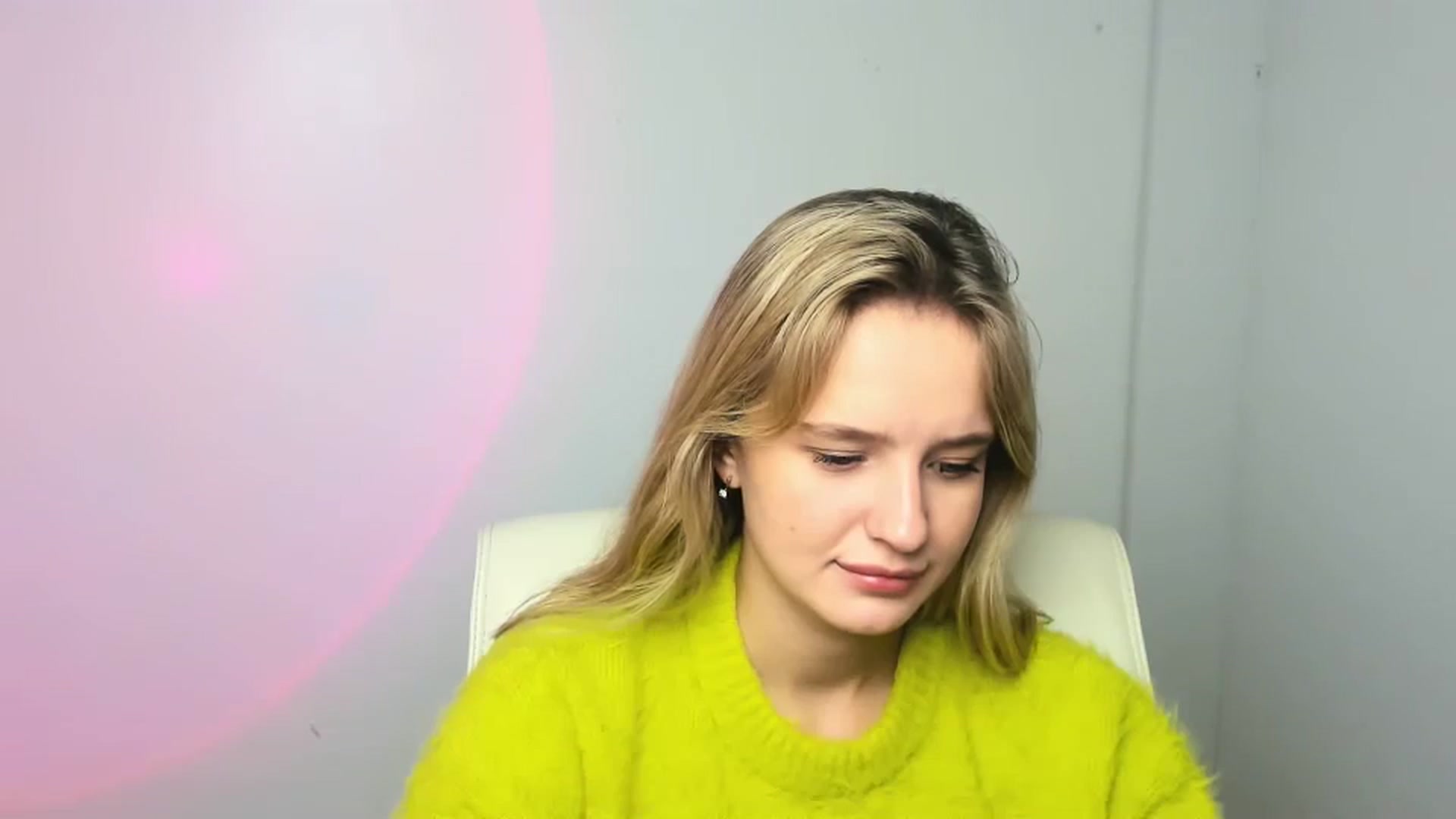 Gallery image thumbnail from Bella_amorere's myfreecams stream on, 12/25/2024, 11:09 image 20 of 20