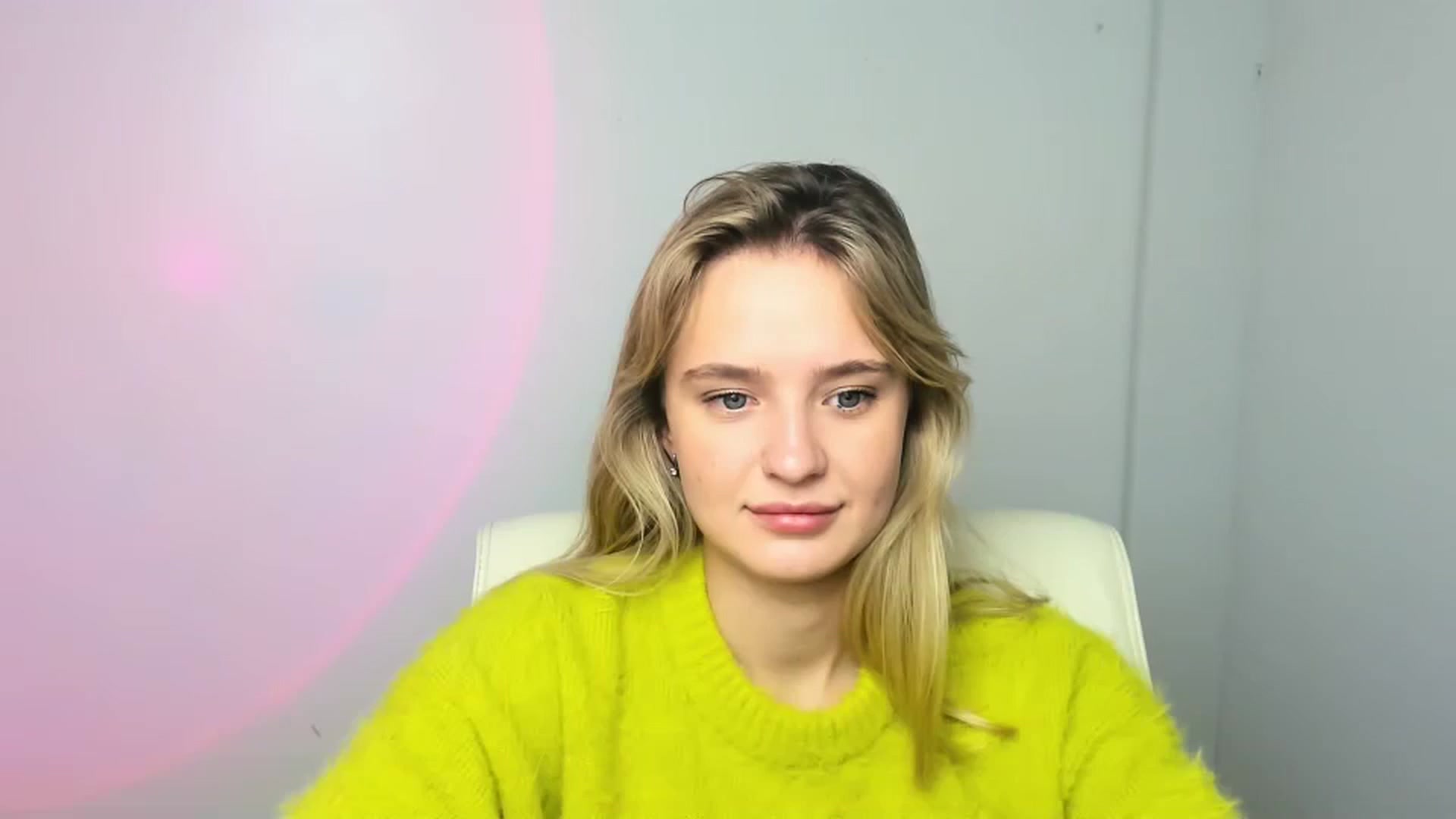 Gallery image thumbnail from Bella_amorere's myfreecams stream on, 12/25/2024, 11:09 image 11 of 20