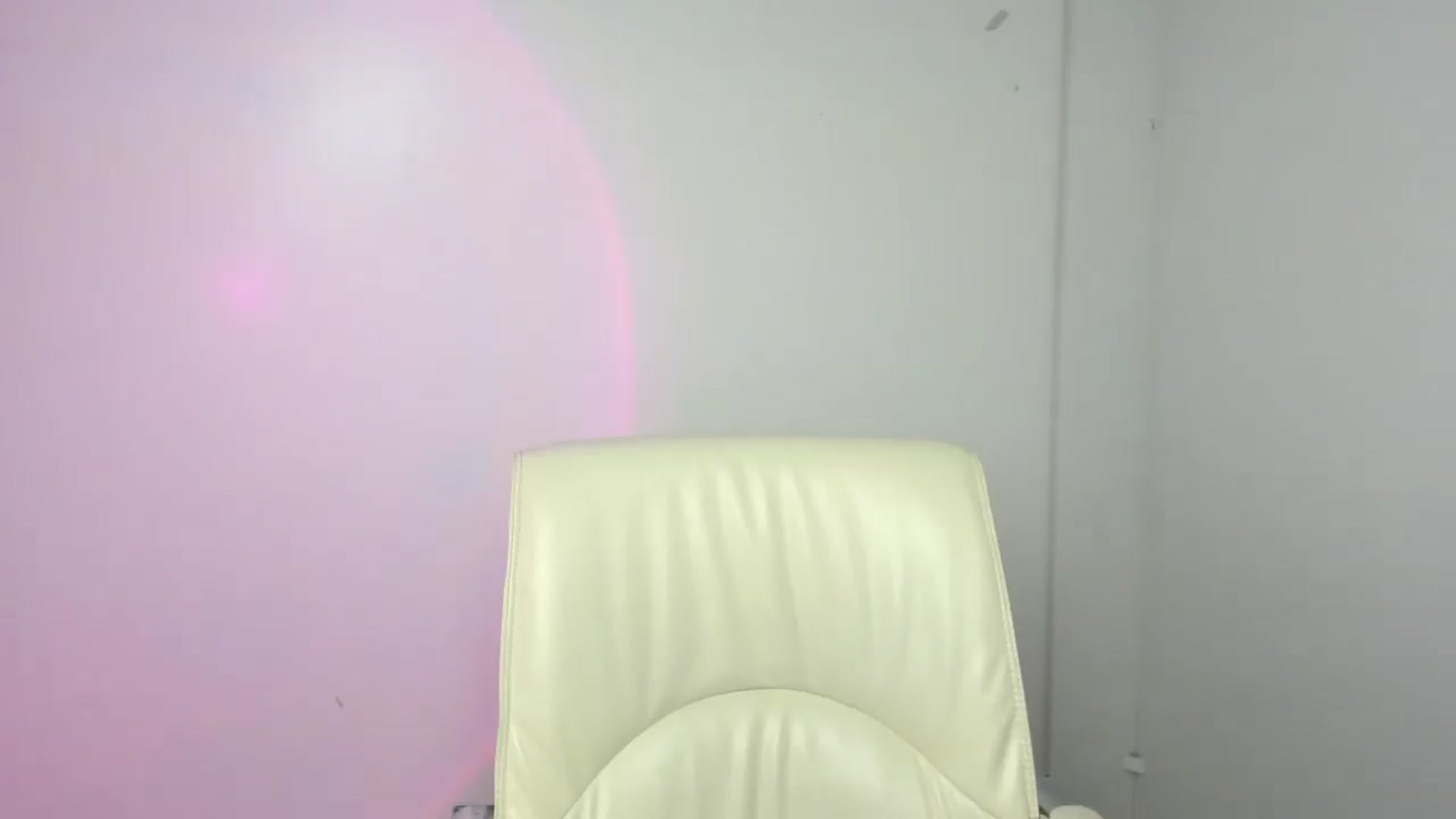 Gallery image thumbnail from Bella_amorere's myfreecams stream on, 12/26/2024, 16:44 image 20 of 20