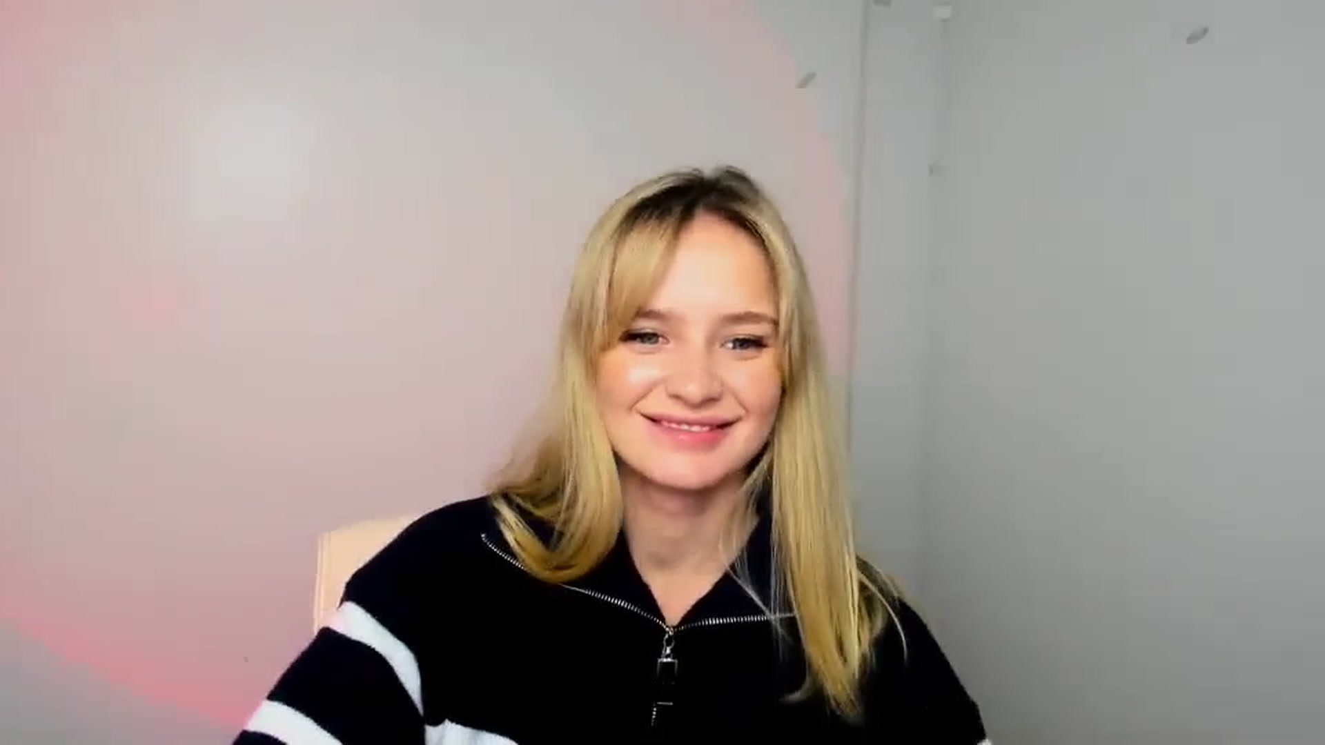 Gallery image thumbnail from Bella_amorere's myfreecams stream on, 12/30/2024, 14:51 image 9 of 20