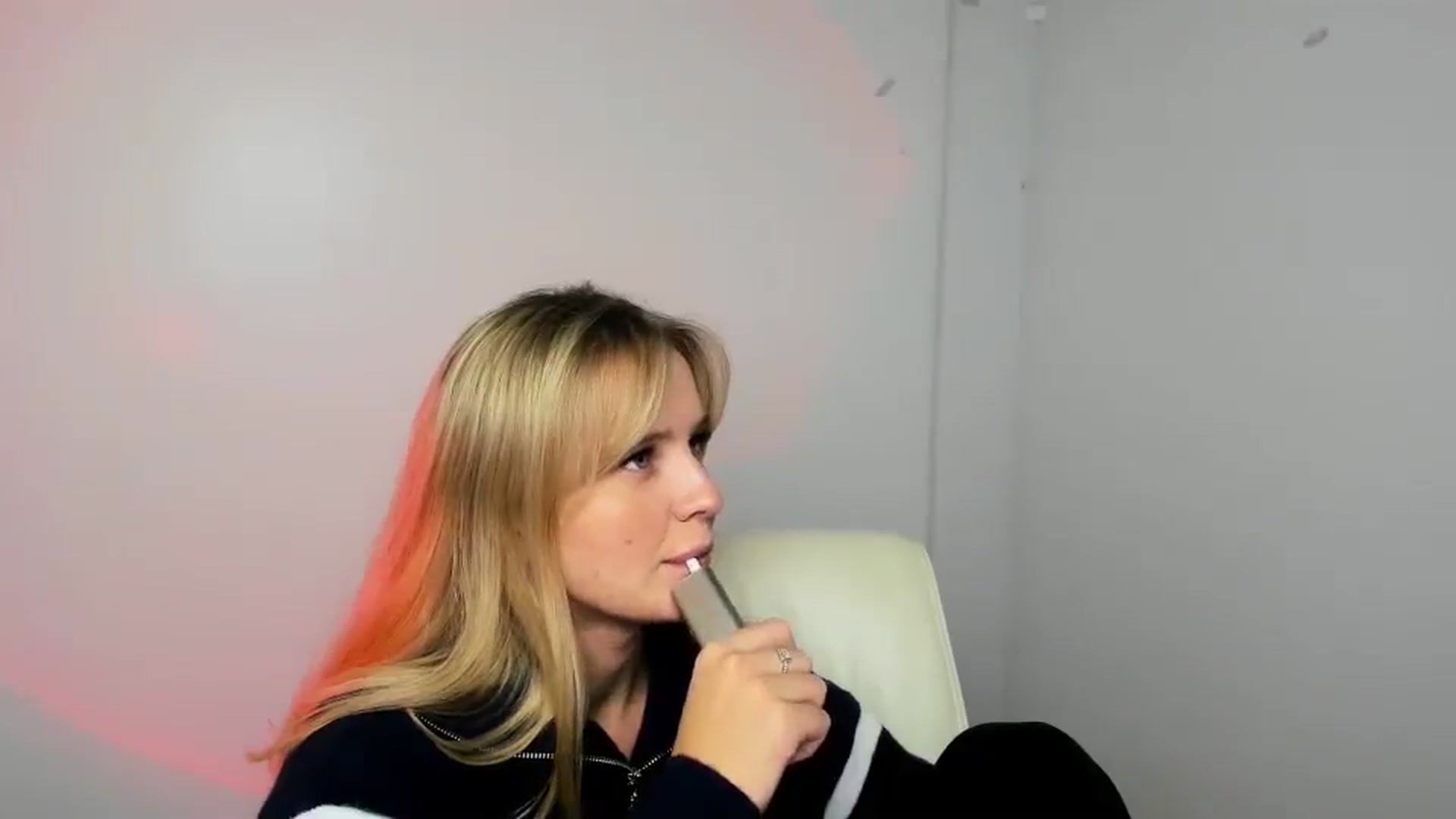 Gallery image thumbnail from Bella_amorere's myfreecams stream on, 12/30/2024, 14:51 image 14 of 20