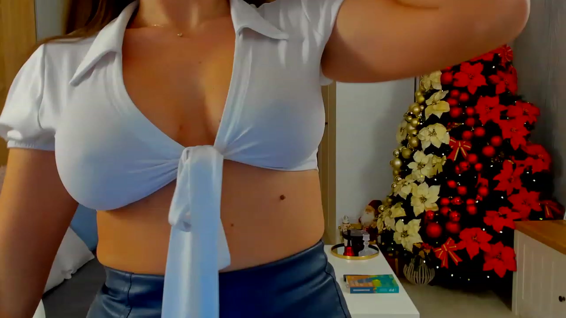 Gallery image thumbnail from BellaaDona's myfreecams stream on, 12/01/2022, 24:19 image 5 of 20