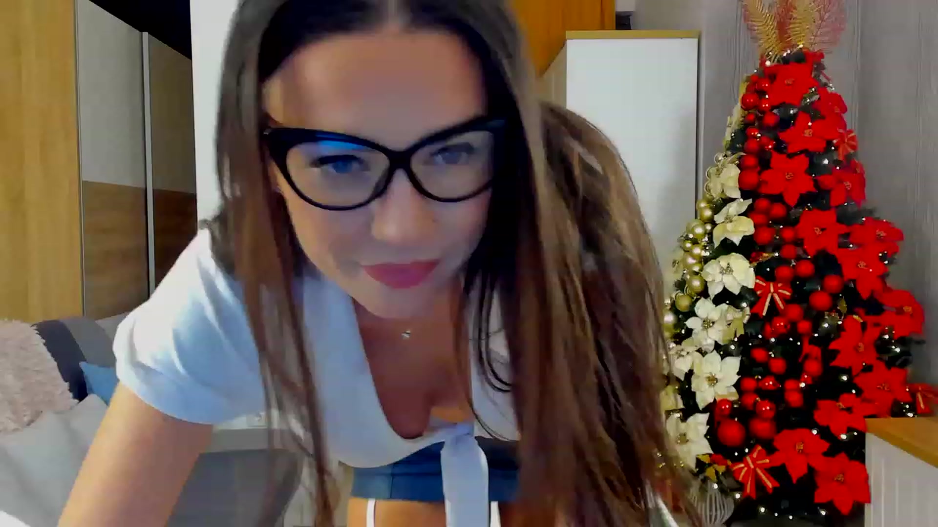 Gallery image thumbnail from BellaaDona's myfreecams stream on, 12/01/2022, 24:19 image 1 of 20