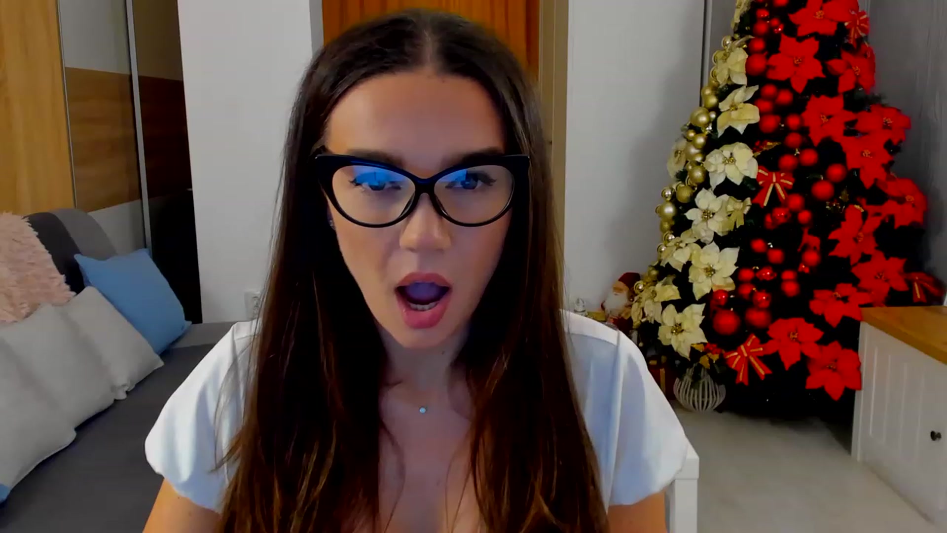 Gallery image thumbnail from BellaaDona's myfreecams stream on, 12/01/2022, 02:18 image 15 of 20