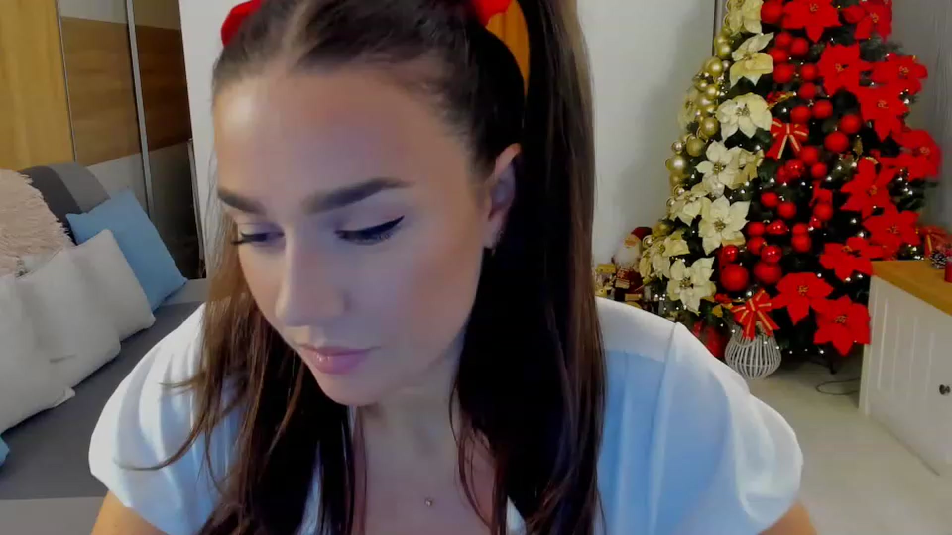 Gallery image thumbnail from BellaaDona's myfreecams stream on, 12/04/2022, 18:03 image 3 of 20