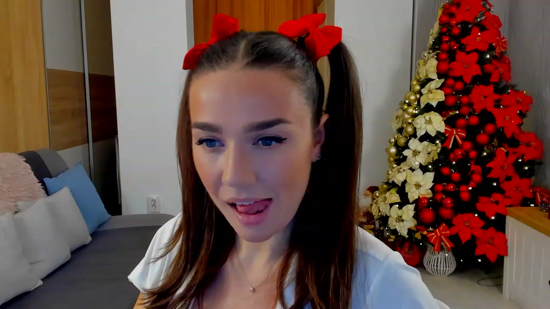 Gallery image thumbnail from BellaaDona's myfreecams stream on, 12/04/2022, 18:19 image 1 of 20