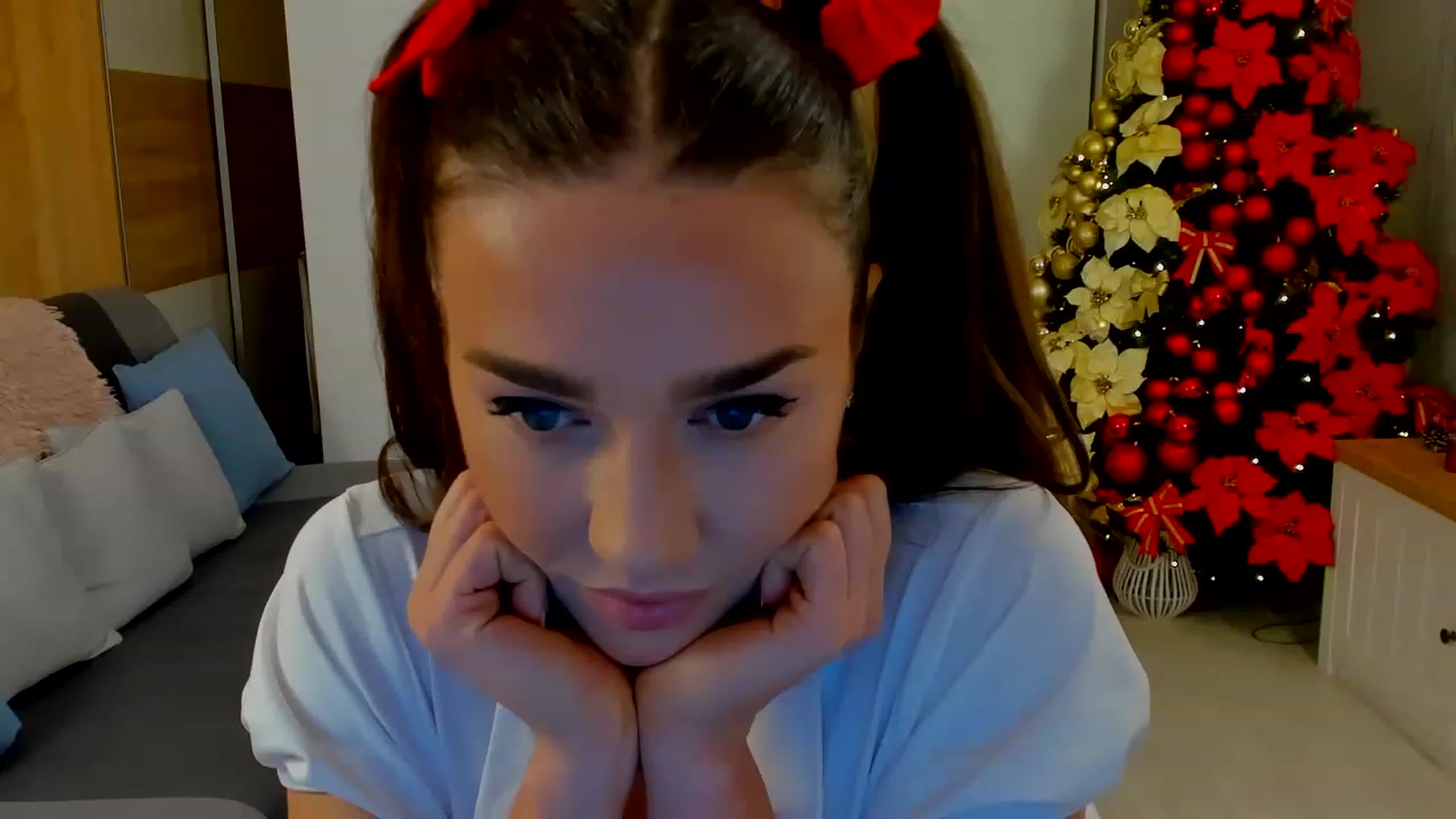 Gallery image thumbnail from BellaaDona's myfreecams stream on, 12/04/2022, 19:40 image 17 of 20