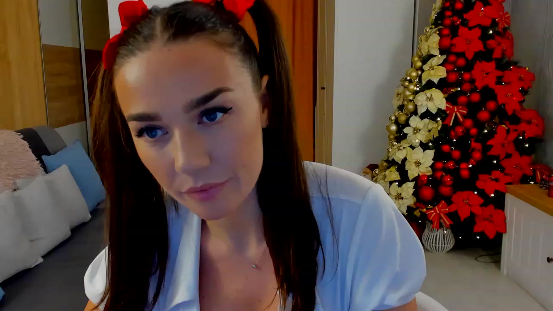 Gallery image thumbnail from BellaaDona's myfreecams stream on, 12/04/2022, 19:40 image 6 of 20