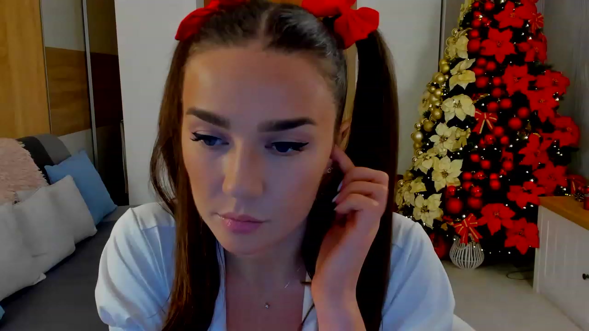 Gallery image thumbnail from BellaaDona's myfreecams stream on, 12/04/2022, 19:40 image 7 of 20