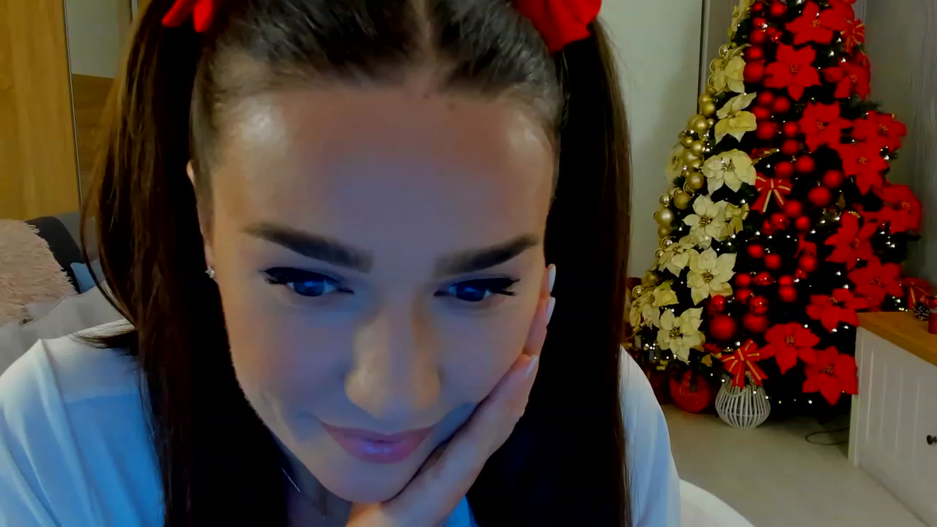 Gallery image thumbnail from BellaaDona's myfreecams stream on, 12/04/2022, 19:40 image 5 of 20