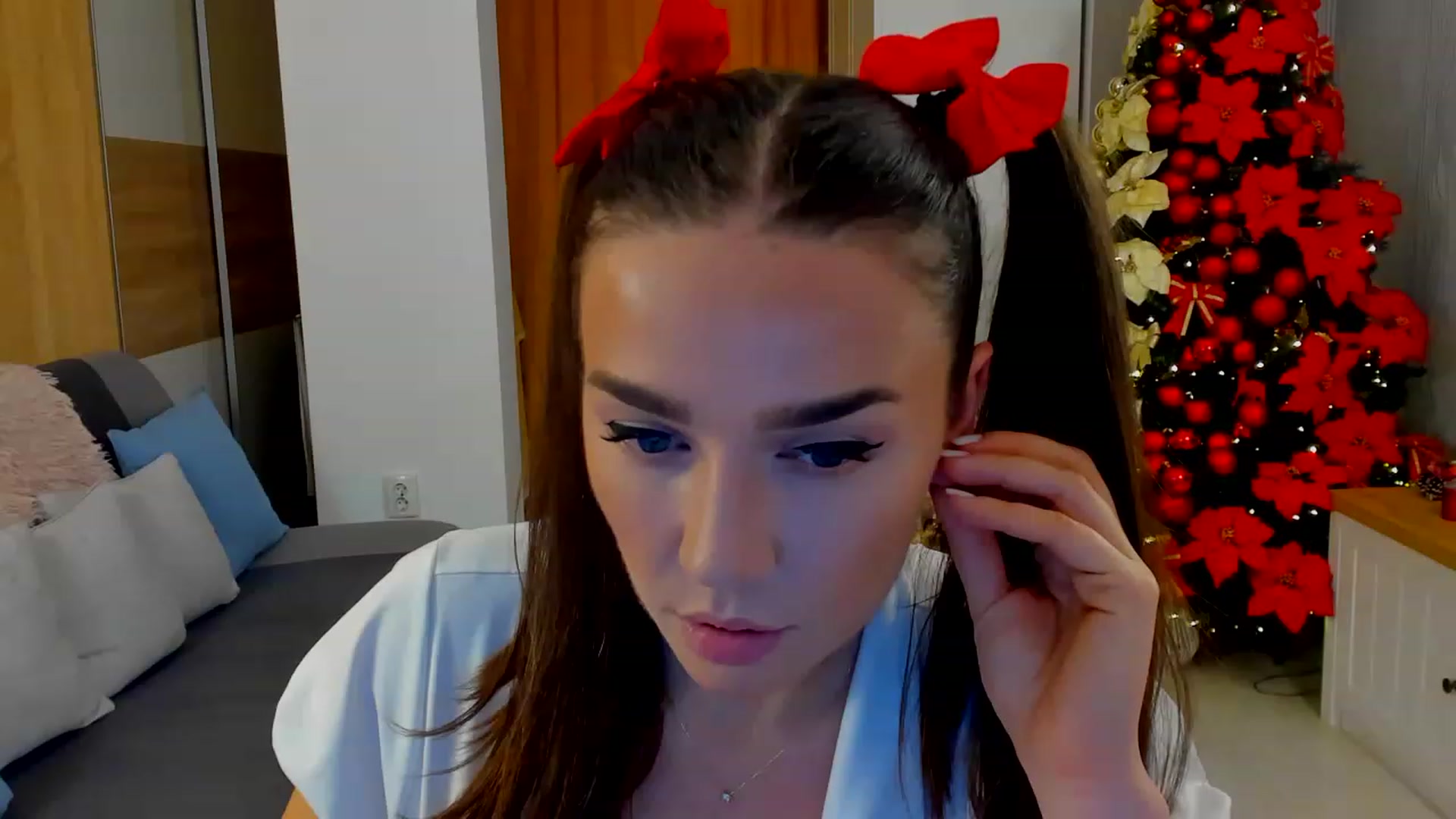 Gallery image thumbnail from BellaaDona's myfreecams stream on, 12/04/2022, 20:38 image 13 of 20