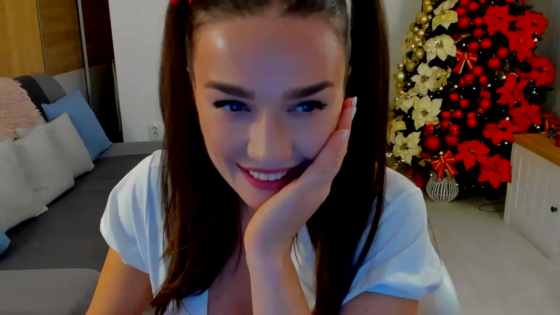 Gallery image thumbnail from BellaaDona's myfreecams stream on, 12/04/2022, 21:24 image 18 of 20