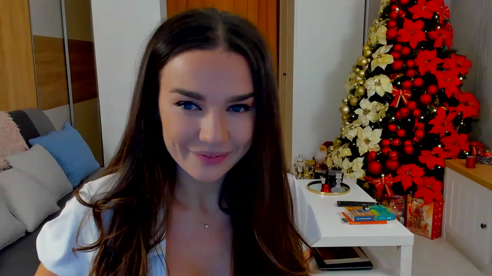 Gallery image thumbnail from BellaaDona's myfreecams stream on, 12/08/2022, 24:08 image 17 of 20